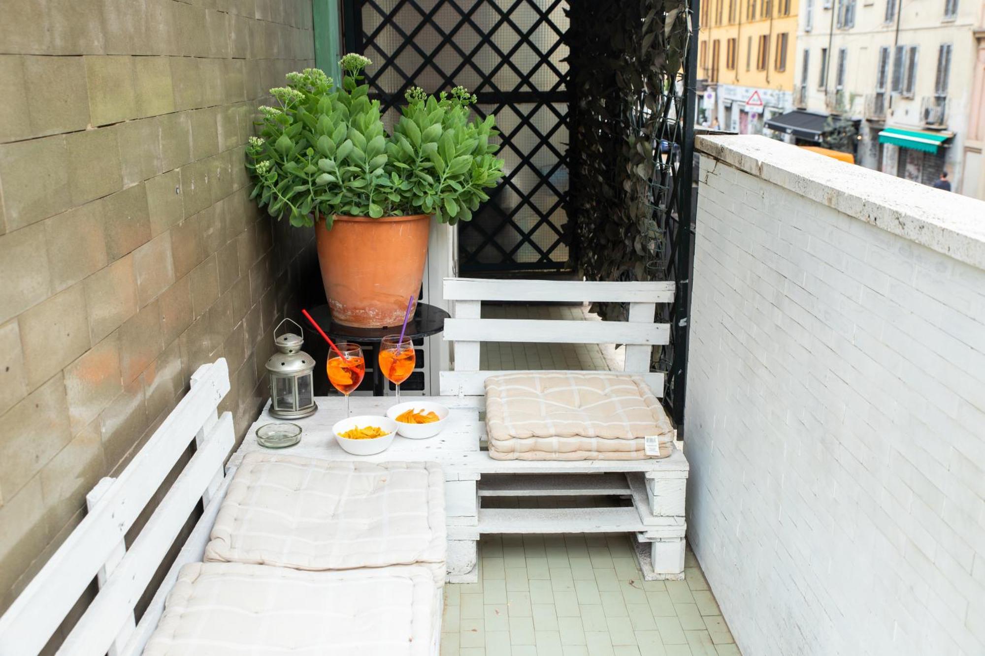 Duomo Walking Distance Elegant Flat With View, Milan